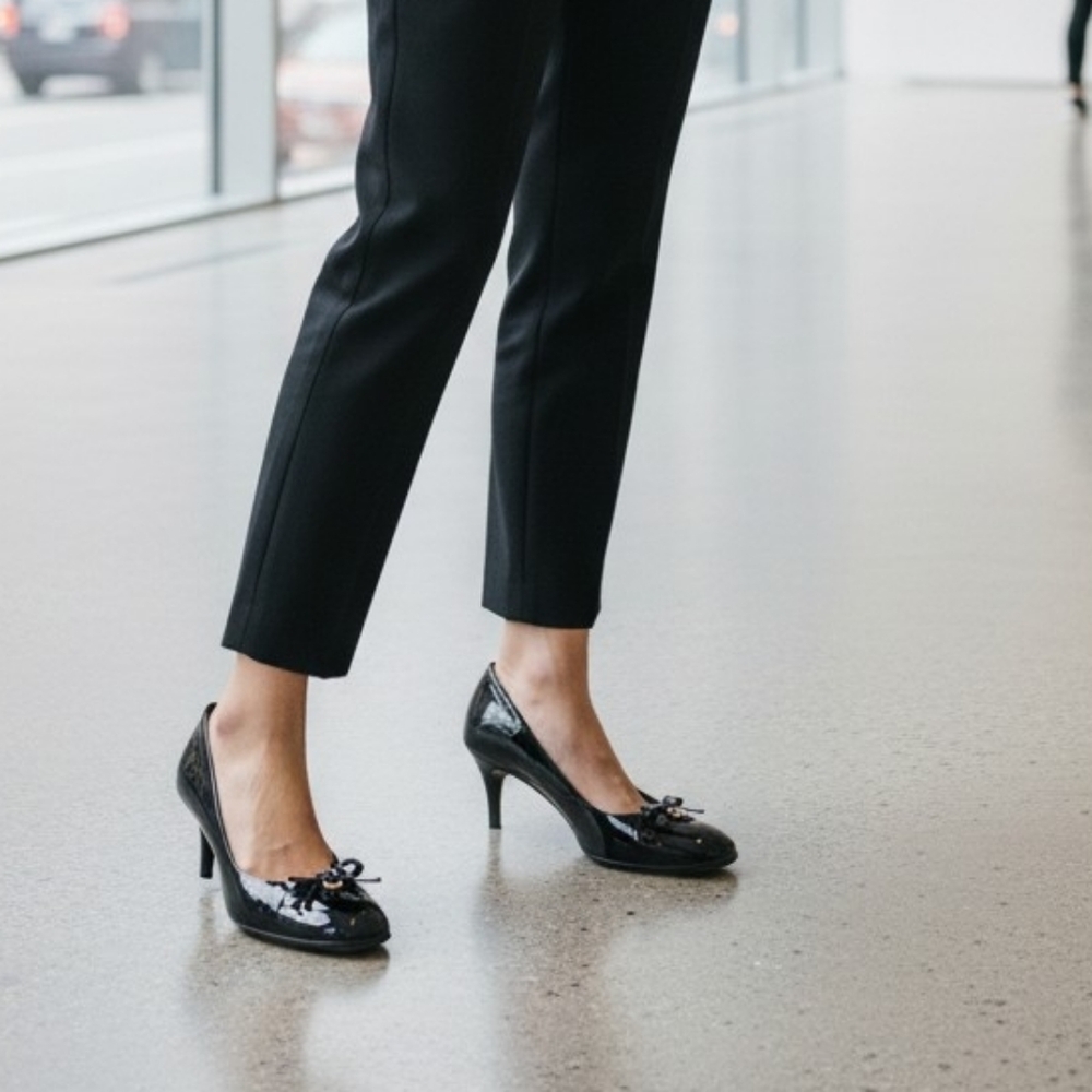 GUCCI Black Patent Leather Bow Heels | Size 38.5 | Made in Italy